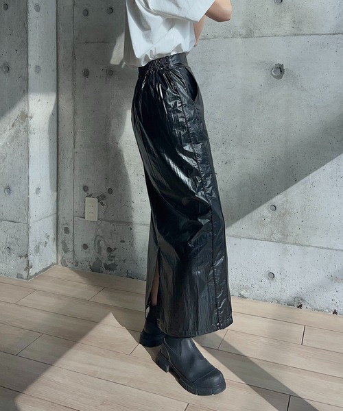 y/m by RIKA（イムバイリカ）の「メタリックタフタラインスカート（スカート・レディース・ブラック/シルバー・FREE）」の6枚目の写真