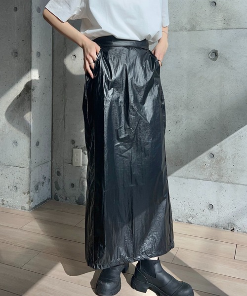 y/m by RIKA（イムバイリカ）の「メタリックタフタラインスカート（スカート・レディース・ブラック/シルバー・FREE）」の9枚目の写真
