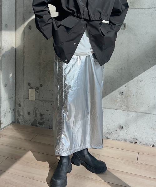 y/m by RIKA（イムバイリカ）の「メタリックタフタラインスカート（スカート・レディース・ブラック/シルバー・FREE）」の13枚目の写真