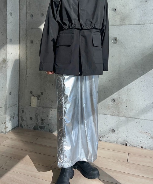 y/m by RIKA（イムバイリカ）の「メタリックタフタラインスカート（スカート・レディース・ブラック/シルバー・FREE）」の14枚目の写真