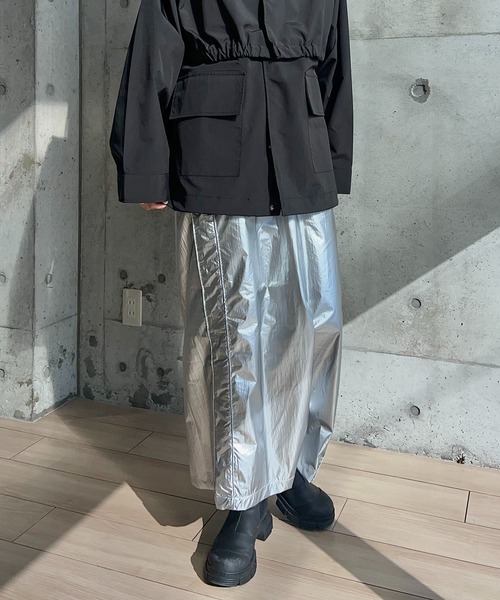 y/m by RIKA（イムバイリカ）の「メタリックタフタラインスカート（スカート・レディース・ブラック/シルバー・FREE）」の15枚目の写真