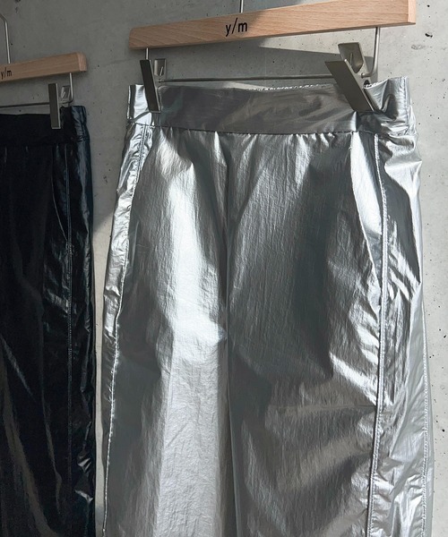 y/m by RIKA（イムバイリカ）の「メタリックタフタラインスカート（スカート・レディース・ブラック/シルバー・FREE）」の22枚目の写真