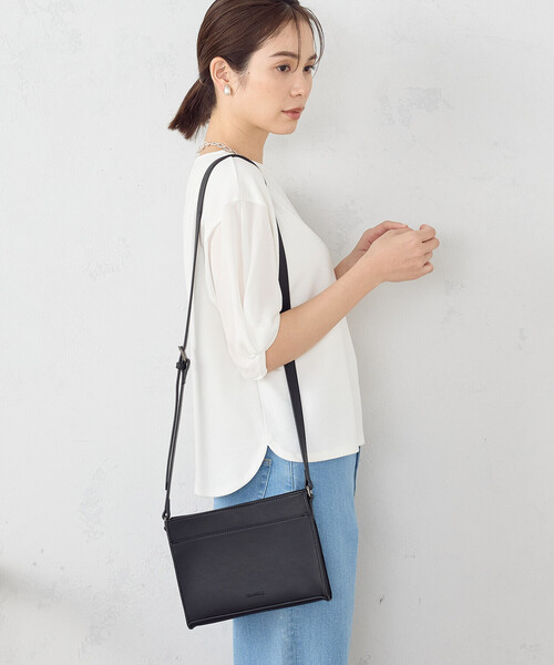 MONO　COMME CA（モノコムサ）の「スクエアショルダー（ショルダーバッグ・レディース・モカ/ライトグレー/ブラック・FREE）」の2枚目の写真