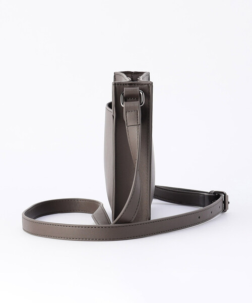 MONO　COMME CA（モノコムサ）の「スクエアショルダー（ショルダーバッグ・レディース・モカ/ライトグレー/ブラック・FREE）」の10枚目の写真