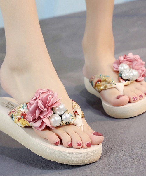 Miniministore(ミニミニストア)の「ビーチサンダル 造花飾り トングサンダル(サンダル・レディース・ブラック系1/ブラック系3/ベージュ系3/ブラック系2/ベージュ系1/ベージュ系2・22.5cm/23.0cm/23.5cm/24.5cm/24.0cm)」の5枚目の写真