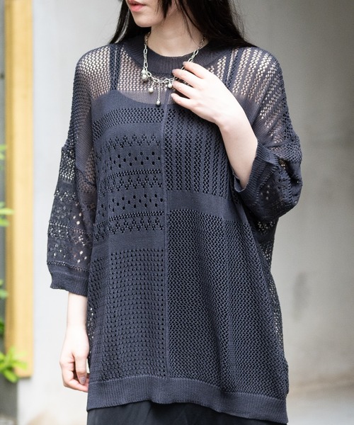 JOHN'S CLOSET（ジョンズクローゼット）の「【a】リネンライク クルーネック 切替ドルマンBIGニット（ニット/セーター・メンズ・ブラック/アイボリー/チャコールグレー・LARGE/MEDIUM）」の3枚目の写真