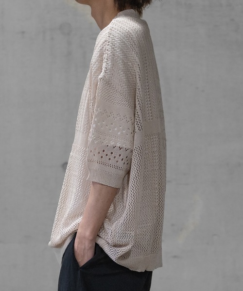 JOHN'S CLOSET（ジョンズクローゼット）の「【a】リネンライク クルーネック 切替ドルマンBIGニット（ニット/セーター・メンズ・ブラック/アイボリー/チャコールグレー・LARGE/MEDIUM）」の5枚目の写真