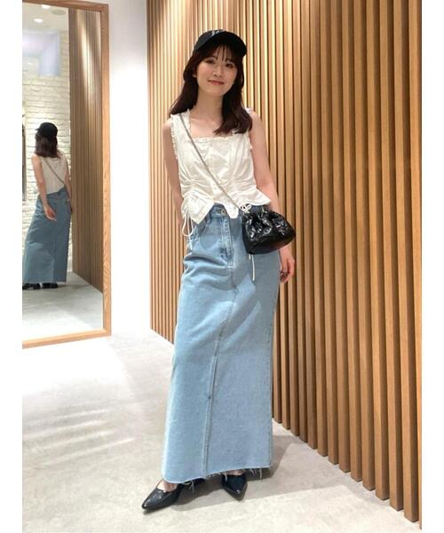 FREE'S MART（フリーズマート）の「◆フロントスリットナローデニムスカート（デニムスカート・レディース・ブラック系その他/ライトインディゴブルー・MEDIUM/SMALL）」の4枚目の写真