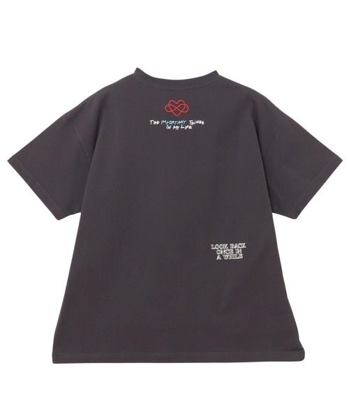 andme(アンドミー)の「ランダムエンブロイダリーロゴ半袖Tシャツ(Tシャツ/カットソー・レディース・キナリ/オフホワイト/スミクロ/オートミール・M/S)」の15枚目の写真