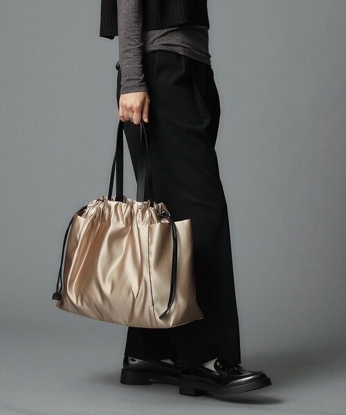 HIROKO HAYASHI（ヒロコハヤシ）の「LUINI SATINE（ルイーニ サティーネ）トートバッグ（トートバッグ・レディース・ブラック/ダークグレー/ライトグレー/サンドベージュ・00）」の4枚目の写真