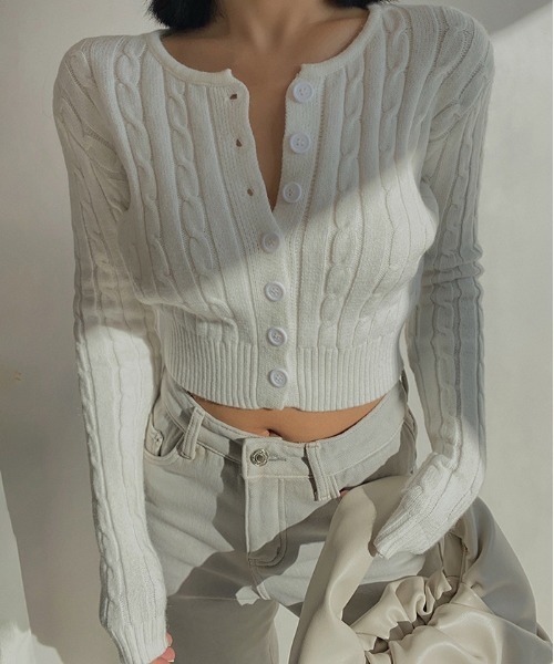 Jasmine Grandiflorum（ジャスミングランディフローラム）の「【Jasmine】ケーブル編みニットカーディガン（カーディガン/ボレロ・レディース・ブラック/ブルー/ホワイト/グリーン/ピンク・FREE）」の2枚目の写真