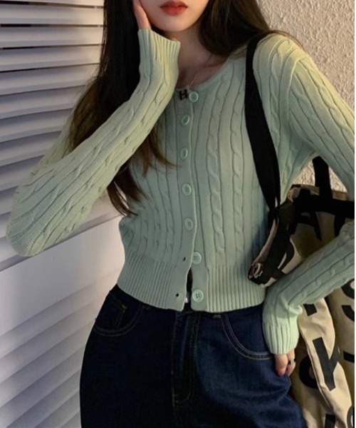 Jasmine Grandiflorum（ジャスミングランディフローラム）の「【Jasmine】ケーブル編みニットカーディガン（カーディガン/ボレロ・レディース・ブラック/ブルー/ホワイト/グリーン/ピンク・FREE）」の3枚目の写真