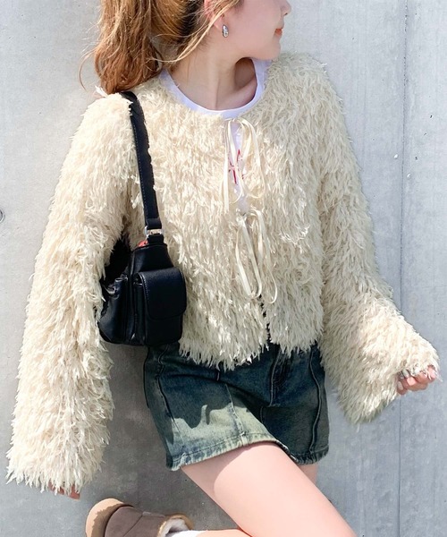 mily bilet(ミウィビレット)の「【mily bilet】大人可愛いトレンド感。フェザー前後2WAYショートリボンカーディガン(カーディガン/ボレロ・レディース・アイボリー/チャコールグレー/グレー・LARGE/MEDIUM/SMALL/X-LARGE)」の4枚目の写真