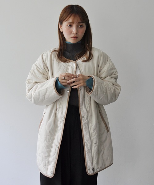 Meli rich（メリーリッチ）の「ひょうたんキルトリバーシブルサイドスリットキルティングコート（ミリタリージャケット・レディース・アイボリー/カーキ・FREE）」の9枚目の写真