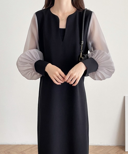 ABITOKYO（アビトーキョー）の「異素材シアースリーブスキッパネックスリットワンピース（ワンピース・レディース・ベージュ系その他/ブルー/ブラック/チャコールグレー/グレー/ベージュ/ネイビー・M/L）」の4枚目の写真