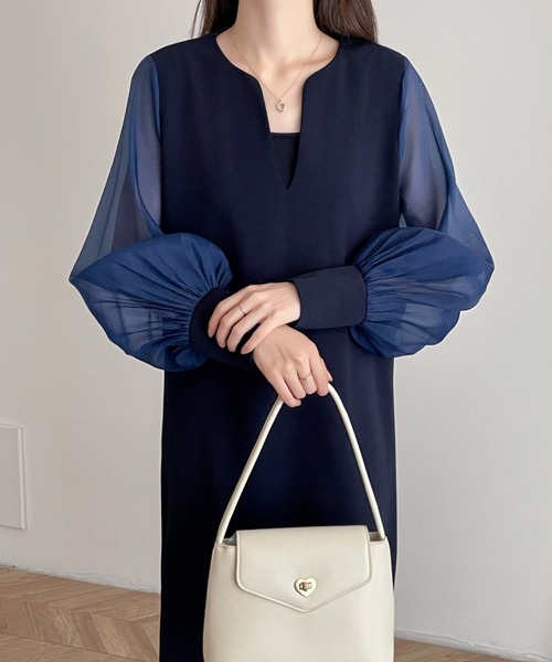 ABITOKYO（アビトーキョー）の「異素材シアースリーブスキッパネックスリットワンピース（ワンピース・レディース・ベージュ系その他/ブルー/ブラック/チャコールグレー/グレー/ベージュ/ネイビー・M/L）」の18枚目の写真