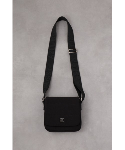 AZUL by moussy(アズールバイマウジー)の「AZロゴプレートミニショルダーバッグ(ショルダーバッグ・メンズ・グレー/ブラック・FREE)」の2枚目の写真