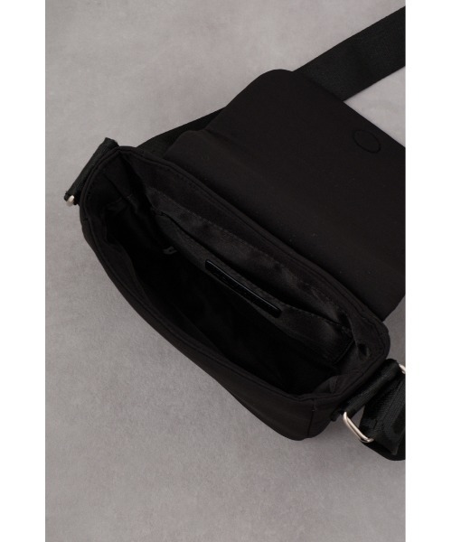 AZUL by moussy(アズールバイマウジー)の「AZロゴプレートミニショルダーバッグ(ショルダーバッグ・メンズ・グレー/ブラック・FREE)」の9枚目の写真