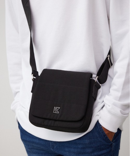 AZUL by moussy(アズールバイマウジー)の「AZロゴプレートミニショルダーバッグ(ショルダーバッグ・メンズ・グレー/ブラック・FREE)」の17枚目の写真