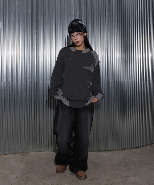 FOLLOWIN（フォロウィン）の「[UNISEX]ユニークヴィンテージ配色ダメージツートンオーバーフィットニット（ニット/セーター・レディース・チャコール/ブラック・FREE）」の18枚目の写真