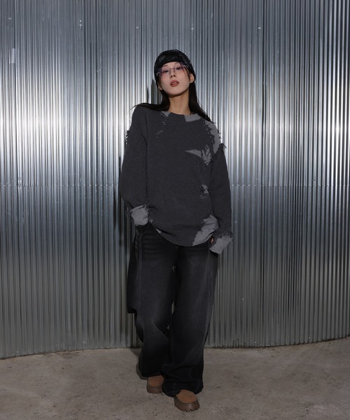 FOLLOWIN（フォロウィン）の「[UNISEX]ユニークヴィンテージ配色ダメージツートンオーバーフィットニット（ニット/セーター・レディース・チャコール/ブラック・FREE）」の19枚目の写真