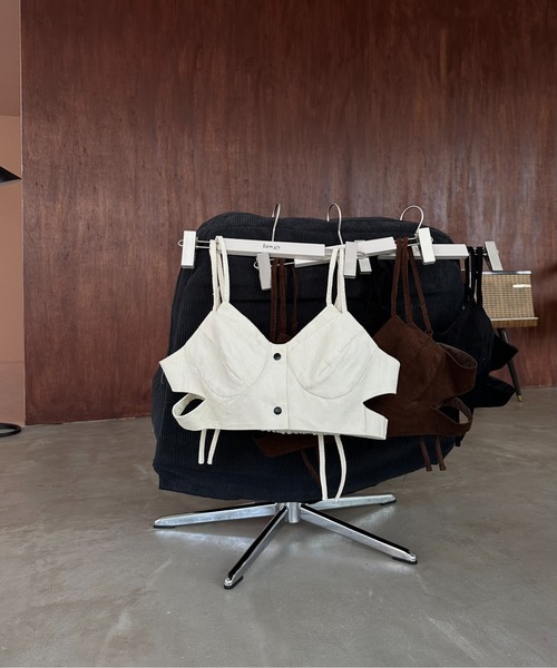 lawgy（ラウジー）の「corduroy front button bustier / コーデュロイフロントボタンビスチェ（キャミソール・レディース・アイボリー/ブラック/ブラウン・FREE）」の15枚目の写真