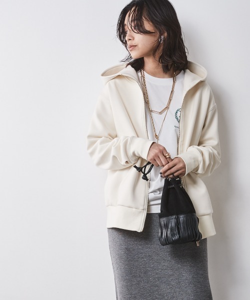 CHIC STYLE（シックスタイル）の「綿100％ロゴプリントロングスリーブTシャツ ＜大きいサイズ有＞シックスタイル　（Tシャツ/カットソー・レディース・オフホワイト/チャコール・M/L/LL/3L/4L/5L）」の19枚目の写真