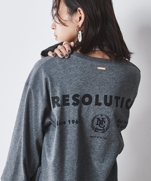 CHIC STYLE（シックスタイル）の「綿100％ロゴプリントロングスリーブTシャツ ＜大きいサイズ有＞シックスタイル　（Tシャツ/カットソー・レディース・オフホワイト/チャコール・M/L/LL/3L/4L/5L）」の8枚目の写真