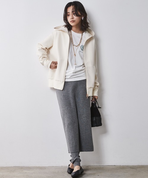 CHIC STYLE（シックスタイル）の「綿100％ロゴプリントロングスリーブTシャツ ＜大きいサイズ有＞シックスタイル　（Tシャツ/カットソー・レディース・オフホワイト/チャコール・M/L/LL/3L/4L/5L）」の9枚目の写真