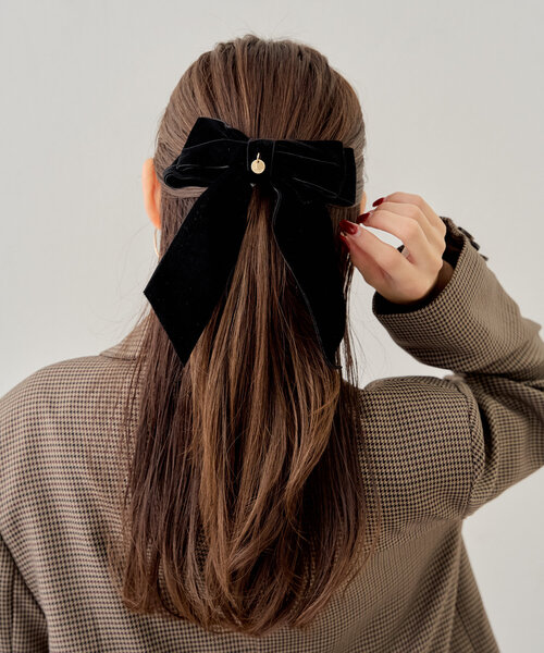 Chico（チコ）の「【新色追加】プレート付リボンバレッタ（イヤリング・レディース・ブラウン/ブラック/アイボリー/ダークブラウン・FREE）」の3枚目の写真