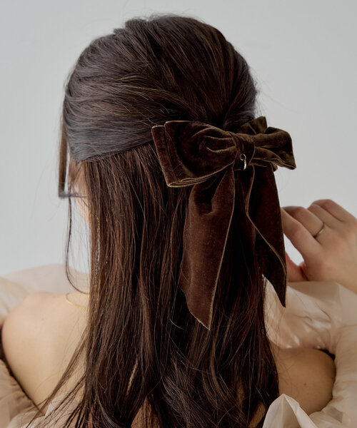 Chico（チコ）の「【新色追加】プレート付リボンバレッタ（イヤリング・レディース・ブラウン/ブラック/アイボリー/ダークブラウン・FREE）」の7枚目の写真