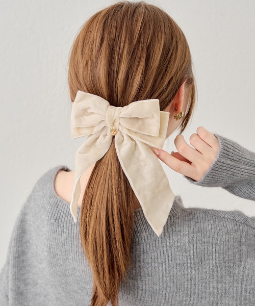 Chico（チコ）の「【新色追加】プレート付リボンバレッタ（イヤリング・レディース・ブラウン/ブラック/アイボリー/ダークブラウン・FREE）」の2枚目の写真