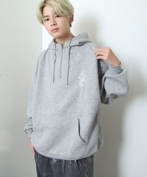 NILWAY(ニルウェイ)の「薔薇 刺繍 ハイネック スウェット ハーフジップ オーバー パーカー(パーカー・メンズ・チャコール/杢グレー/ブルー/ブラック・MEDIUM/LARGE)」の14枚目の写真