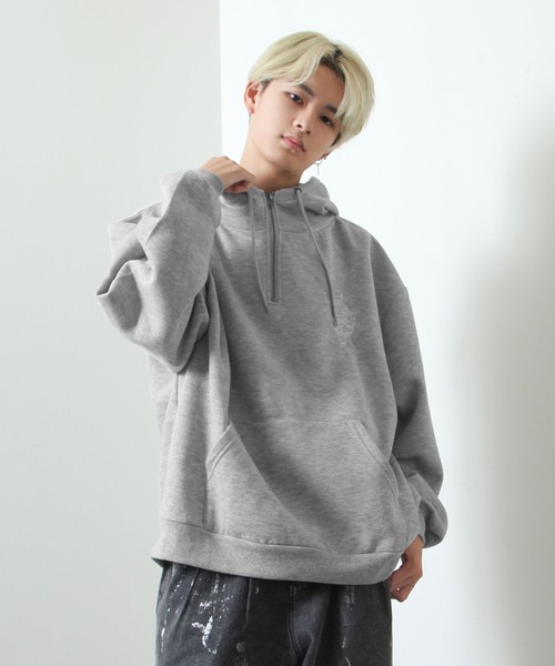 NILWAY(ニルウェイ)の「薔薇 刺繍 ハイネック スウェット ハーフジップ オーバー パーカー(パーカー・メンズ・チャコール/杢グレー/ブルー/ブラック・MEDIUM/LARGE)」の18枚目の写真