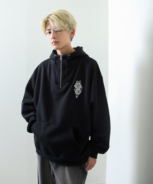 NILWAY(ニルウェイ)の「薔薇 刺繍 ハイネック スウェット ハーフジップ オーバー パーカー(パーカー・メンズ・チャコール/杢グレー/ブルー/ブラック・MEDIUM/LARGE)」の7枚目の写真