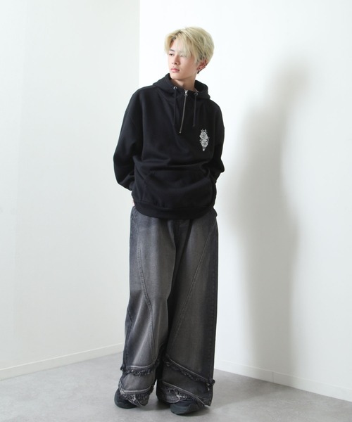 NILWAY(ニルウェイ)の「薔薇 刺繍 ハイネック スウェット ハーフジップ オーバー パーカー(パーカー・メンズ・チャコール/杢グレー/ブルー/ブラック・MEDIUM/LARGE)」の9枚目の写真