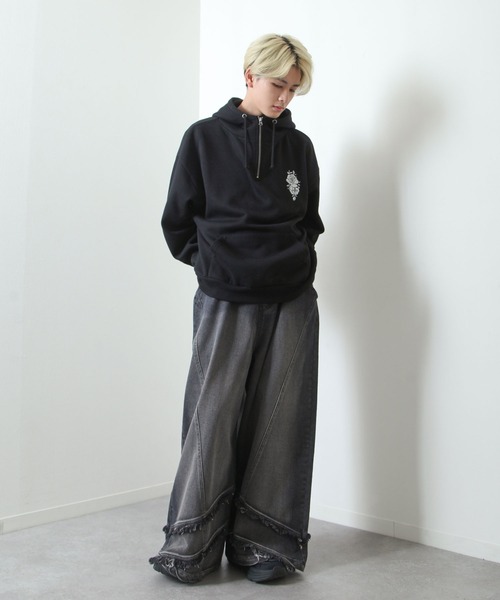 NILWAY(ニルウェイ)の「薔薇 刺繍 ハイネック スウェット ハーフジップ オーバー パーカー(パーカー・メンズ・チャコール/杢グレー/ブルー/ブラック・MEDIUM/LARGE)」の10枚目の写真