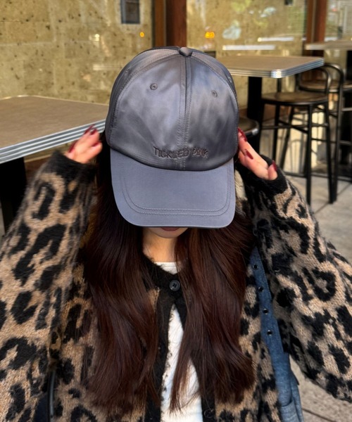 FOREVER 21(フォーエバー トゥエンティーワン)の「【2025SS】サテンリボンキャップ(キャップ・レディース・ライトブルー/チャコールグレー・FREE)」の2枚目の写真