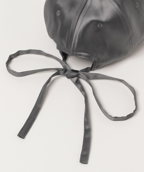 FOREVER 21(フォーエバー トゥエンティーワン)の「【2025SS】サテンリボンキャップ(キャップ・レディース・ライトブルー/チャコールグレー・FREE)」の7枚目の写真