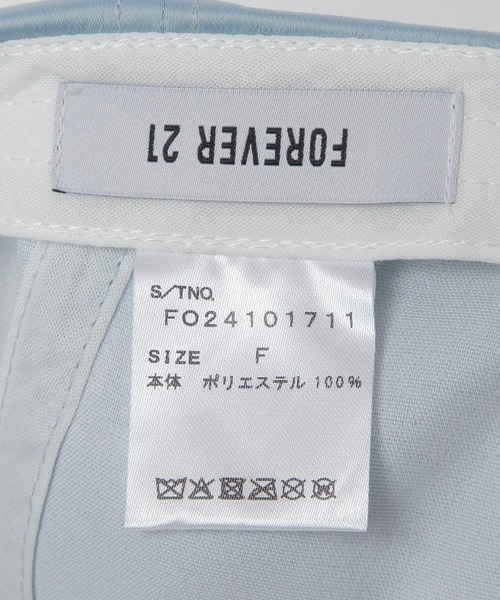 FOREVER 21(フォーエバー トゥエンティーワン)の「【2025SS】サテンリボンキャップ(キャップ・レディース・ライトブルー/チャコールグレー・FREE)」の4枚目の写真