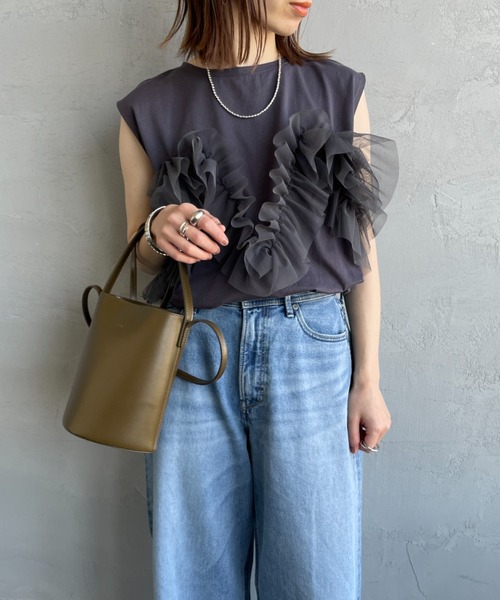 nenom（ネノム）の「[nenom/ネノム] マルチWAY ビスチェ風チュールフリルドッキングノースリーブTシャツ（Tシャツ/カットソー・レディース・チャコールグレー/グレー/オフホワイト・F）」の18枚目の写真