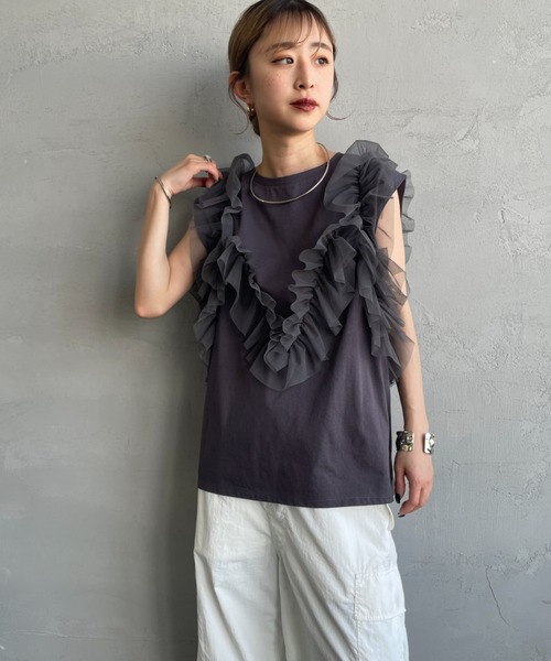 nenom（ネノム）の「[nenom/ネノム] マルチWAY ビスチェ風チュールフリルドッキングノースリーブTシャツ（Tシャツ/カットソー・レディース・チャコールグレー/グレー/オフホワイト・F）」の13枚目の写真
