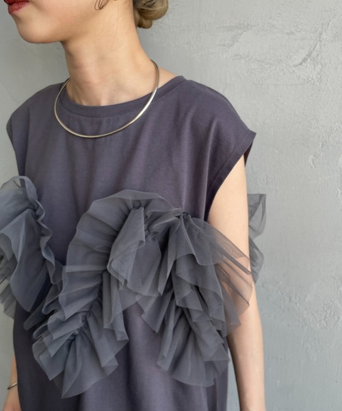 nenom（ネノム）の「[nenom/ネノム] マルチWAY ビスチェ風チュールフリルドッキングノースリーブTシャツ（Tシャツ/カットソー・レディース・チャコールグレー/グレー/オフホワイト・F）」の11枚目の写真