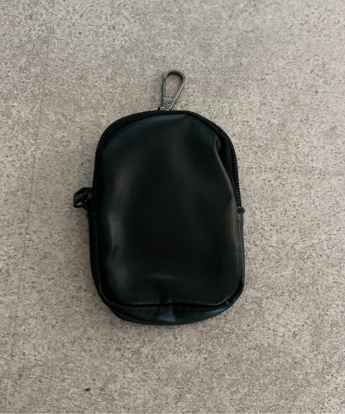 link lot（リンクロット）の「【A4サイズ対応】パスケース付きPUハーフムーンバッグ（ショルダーバッグ・メンズ・ブラック・F）」の9枚目の写真