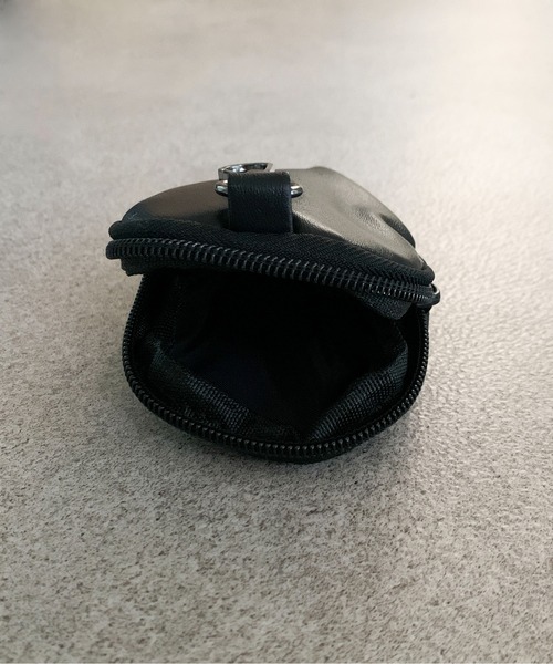 link lot（リンクロット）の「【A4サイズ対応】パスケース付きPUハーフムーンバッグ（ショルダーバッグ・メンズ・ブラック・F）」の10枚目の写真