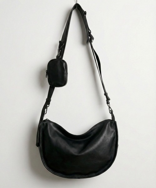 link lot（リンクロット）の「【A4サイズ対応】パスケース付きPUハーフムーンバッグ（ショルダーバッグ・メンズ・ブラック・F）」の11枚目の写真