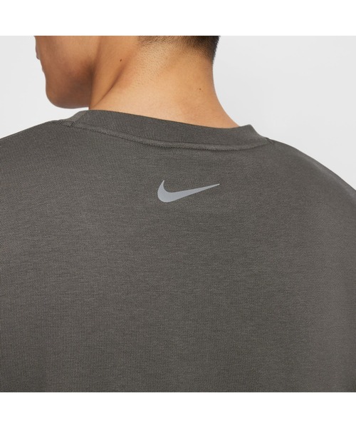 NIKE(ナイキ)の「ナイキ NIKE ナイキ DF トラック クラブ フリース クルー L/S トップ(スウェット・メンズ・グレー/ダークグレー・L/LL/3L/S/M)」の8枚目の写真
