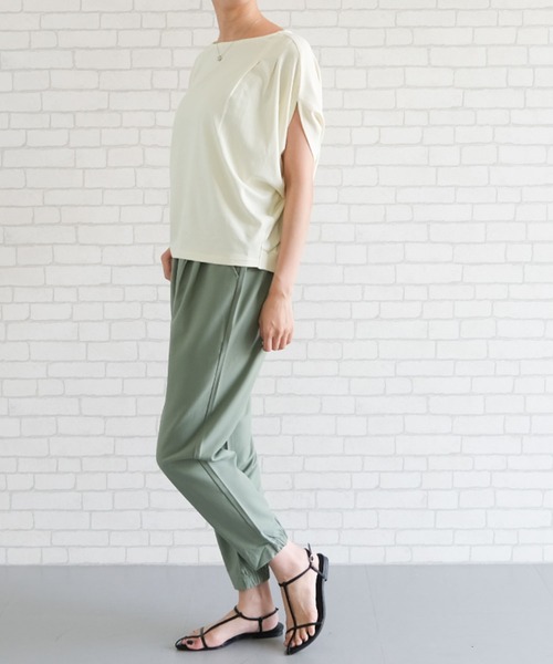 aquagarage(アクアガレージ)の「ひんやり涼感のスリットスリーブトップス(Tシャツ/カットソー・レディース・アイボリー/キャメル/グリーン/チャコール/ピンク/ブラック・L/M)」の8枚目の写真