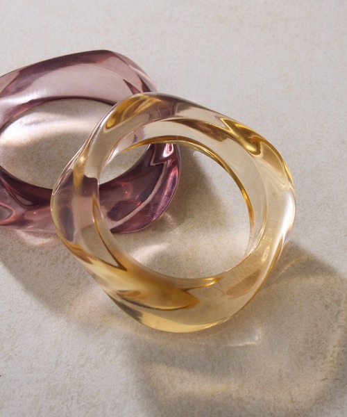 PAPILLONNER（パピヨネ）の「クリアアクリルバングル（バングル/リストバンド・レディース・イエロー/ブラウン・FREE）」の2枚目の写真