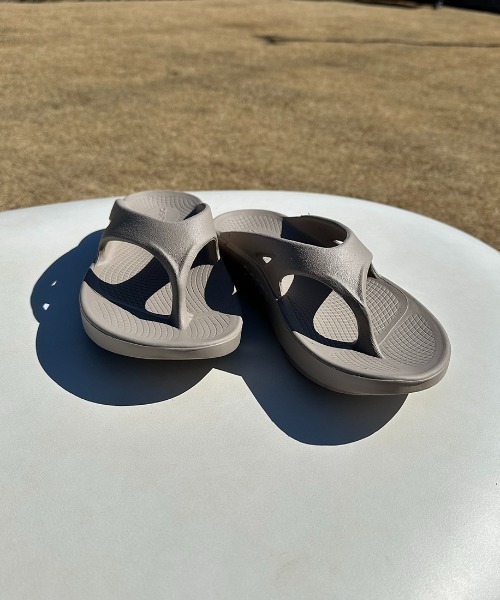 OOFOS（ウーフォス）の「[OOFOS/ウーフォス] OORIGINAL リカバリーサンダル（サンダル・レディース・ブラック/グレー/ベージュ/ライトグレー/サックスブルー・3/4/5/6/7/8/9/10）」の20枚目の写真